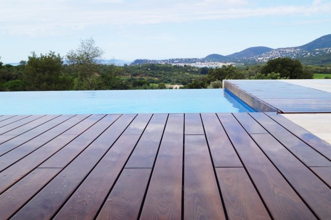 Comment entretenir sa terrasse en bois exotique ? Nos conseils pratiques