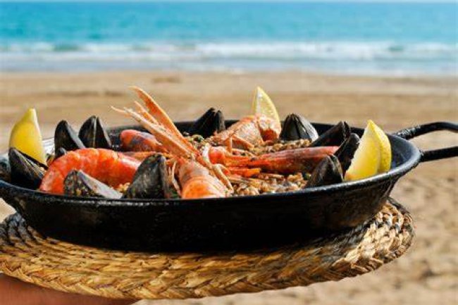 La paella ... Origines, variétés et accords parfaits en Andalousie