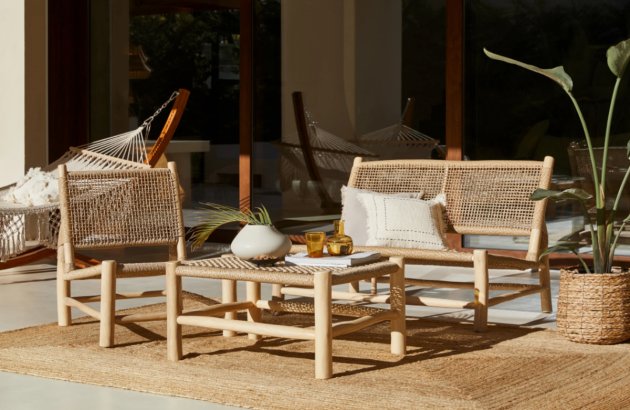 Envie d'aménager votre terrasse autrement sur la Costa del Sol ? Conférez-lui un style bohème-chic