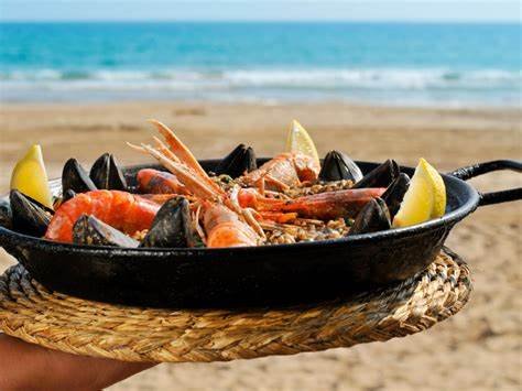 La paella ... Origines, variétés et accords parfaits en Andalousie