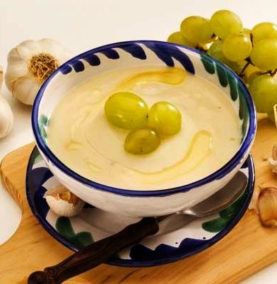 L'ajoblanco ... La soupe froide typique de Malaga, plus précisément de l'Almáchar en Andalousie