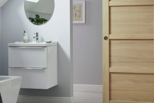 Porte coulissante ou à galandage : optimisez votre salle de bains avec style sur la Costa del Sol !