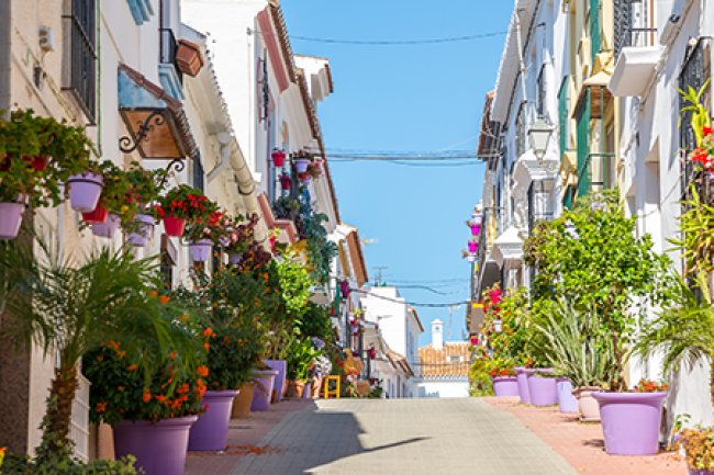 Costa del Sol Ouest : Explorer au-delà d'Estepona – Manilva, Casares et Sotogrande pour un Investissement Idéal