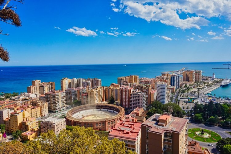 Vivre à Malaga : Guide Complet pour S’installer en Andalousie | Nathi Dreams